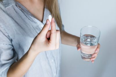 空腹服?睡前服?服药时间有讲究,手心告诉你!