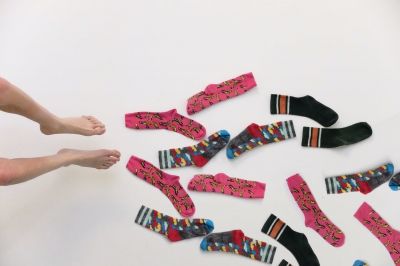 不想手洗袜子?习惯攒着袜子洗?记住这5点,袜子干净又卫生